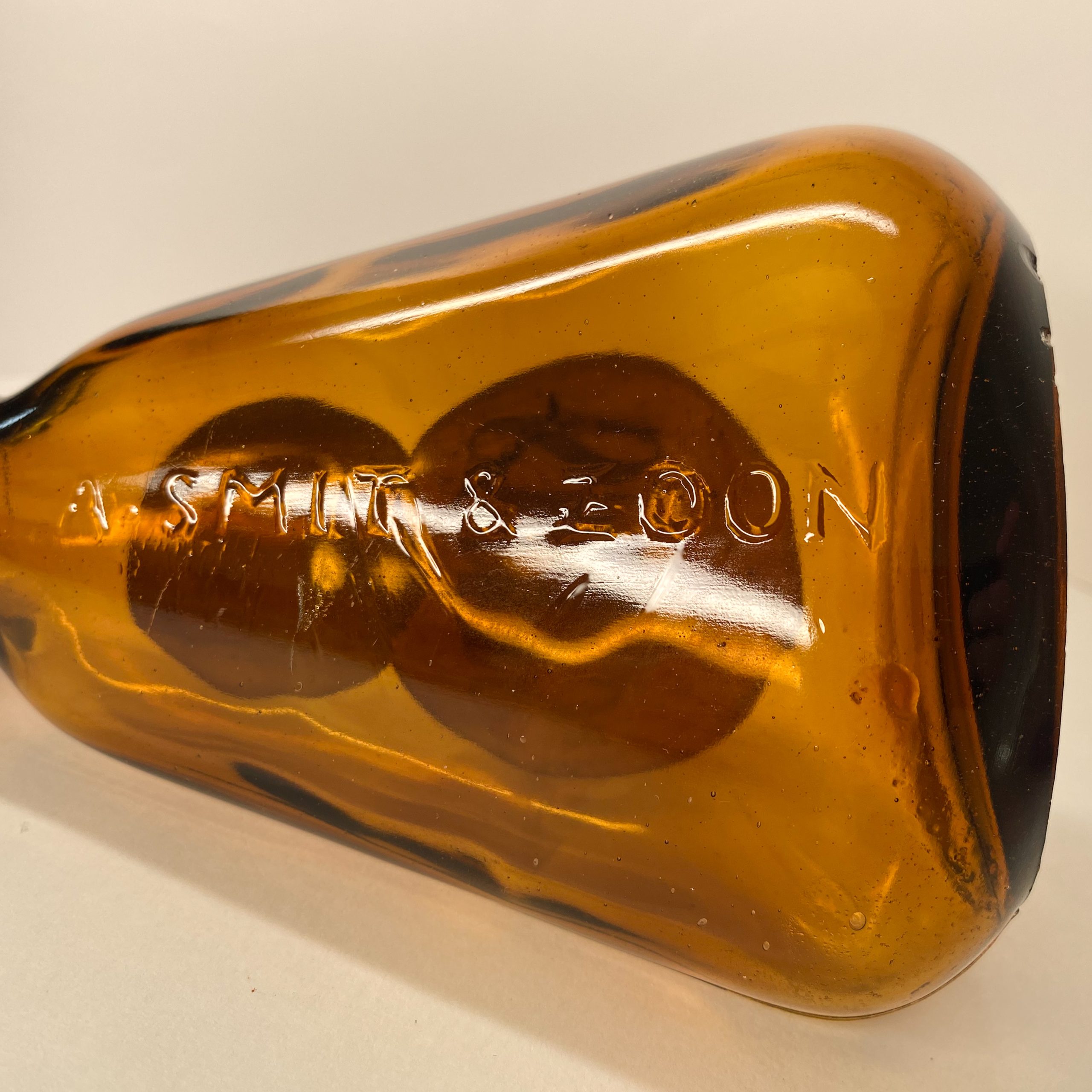 Original Smits Tran-flaske fra Bergen ca. 1940–1950 med bakelittkork