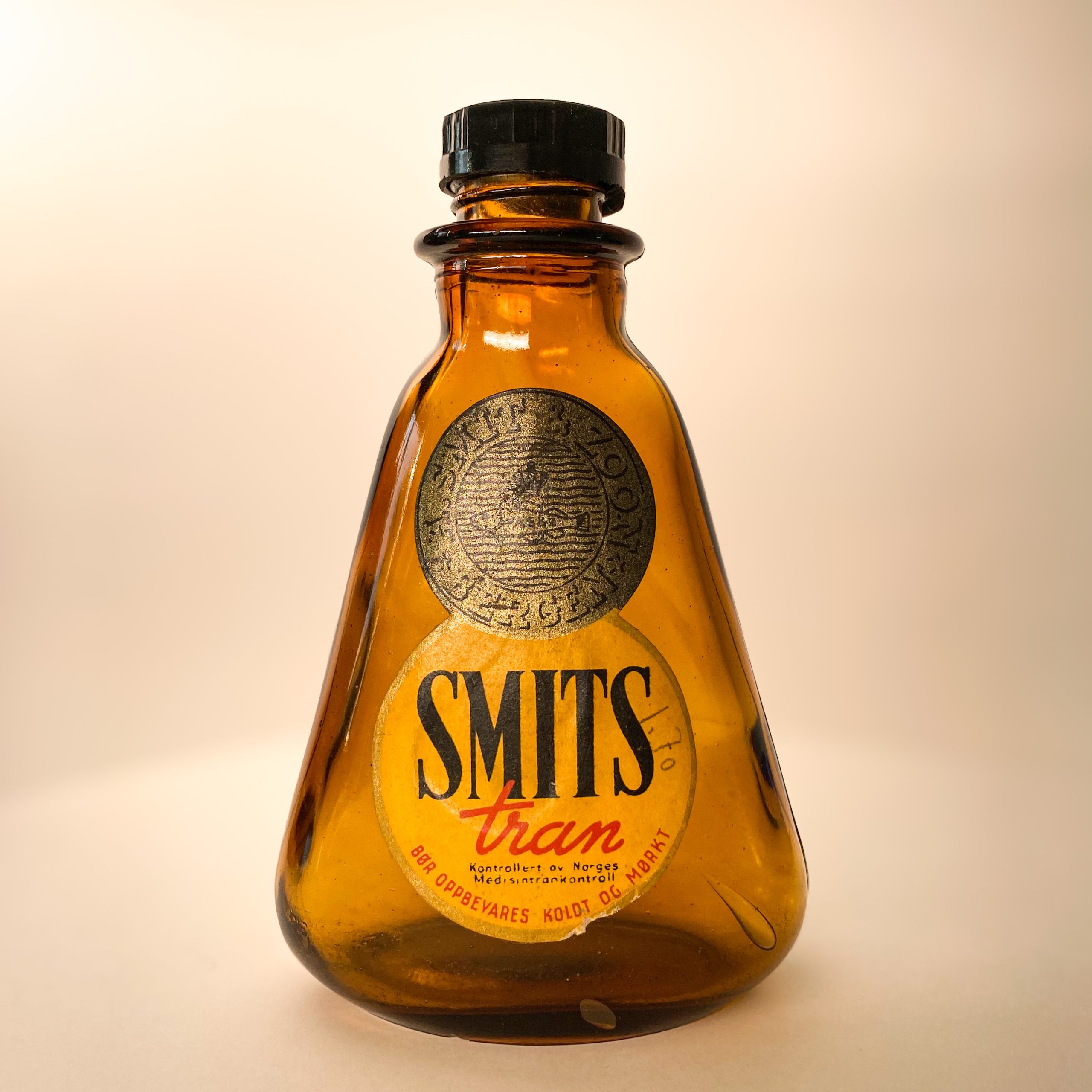 Original Smits Tran-flaske fra Bergen ca. 1940–1950 med bakelittkork