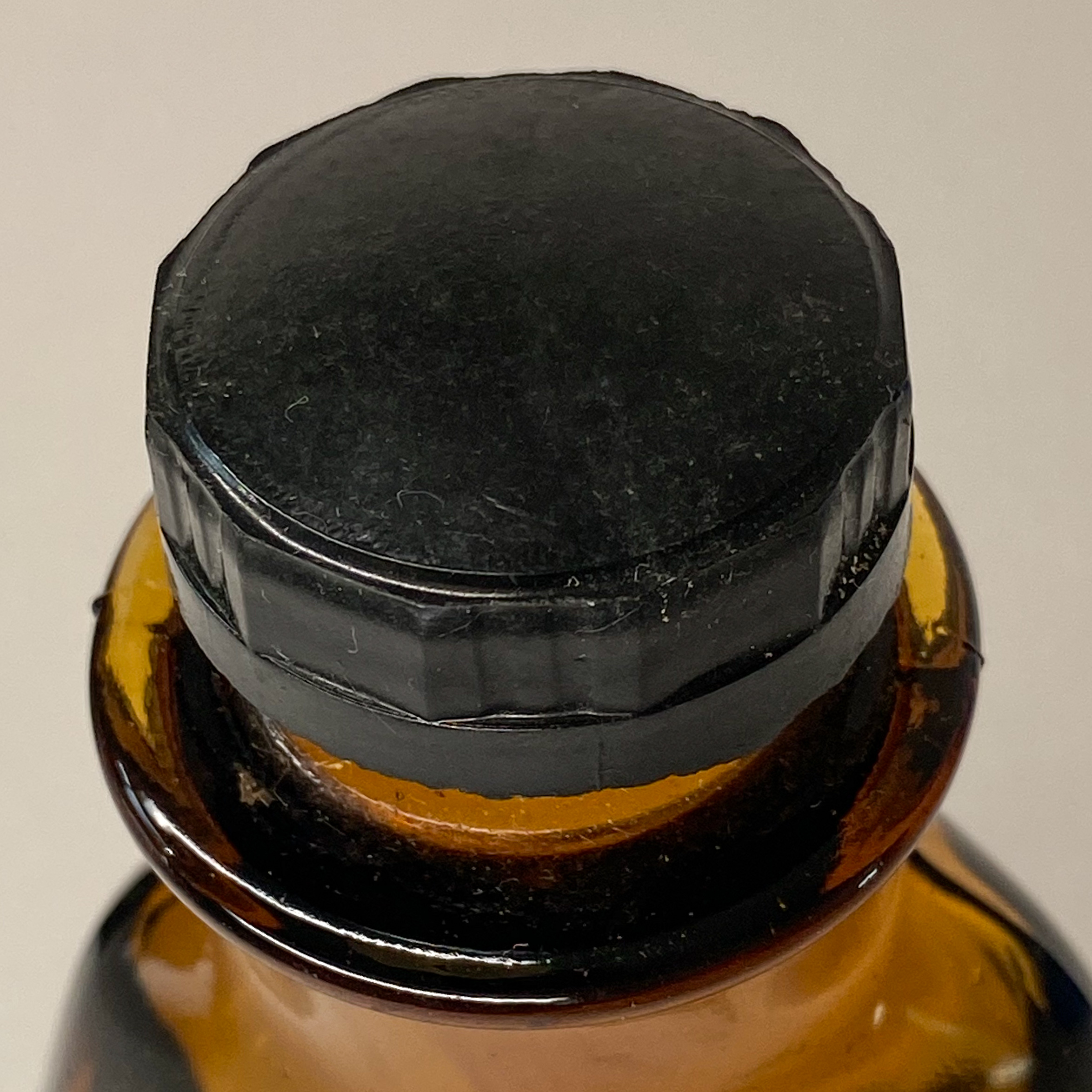 Original Smits Tran-flaske fra Bergen ca. 1940–1950 med bakelittkork